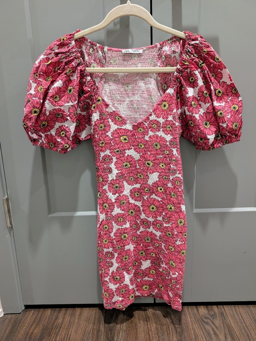Zara - Pink Floral Puff-Sleeve Smocked Dress